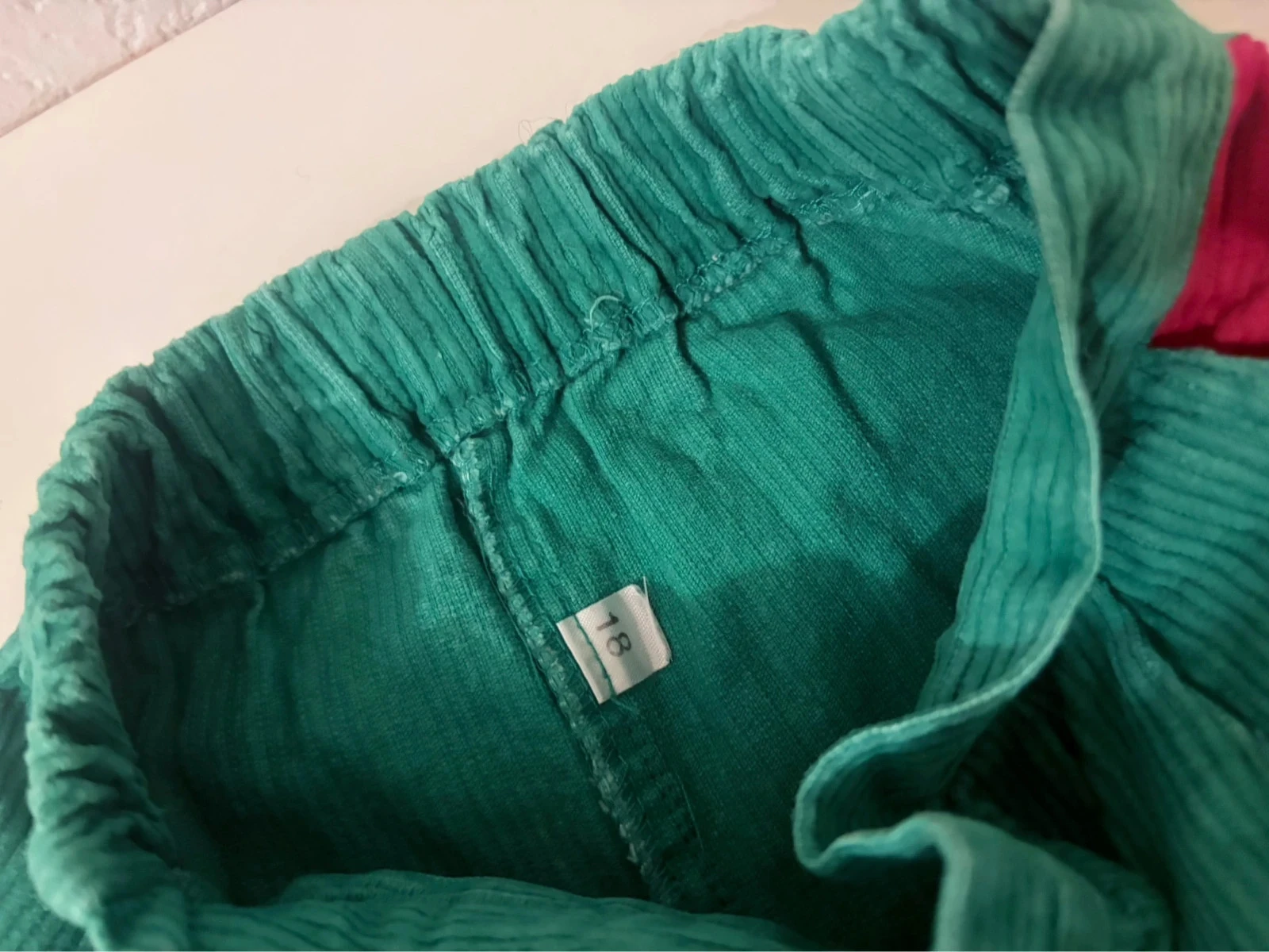 🔵 Pantalón de Terciopelo Acanalado Verde Botella – 18 meses – photo 5